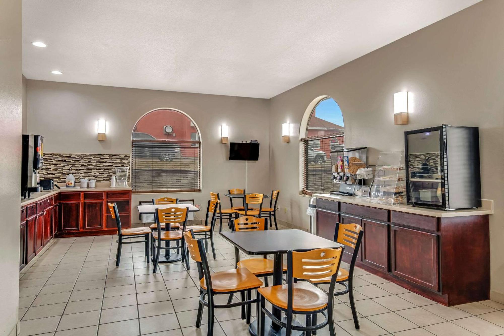 Rodeway Inn Red Oak Экстерьер фото