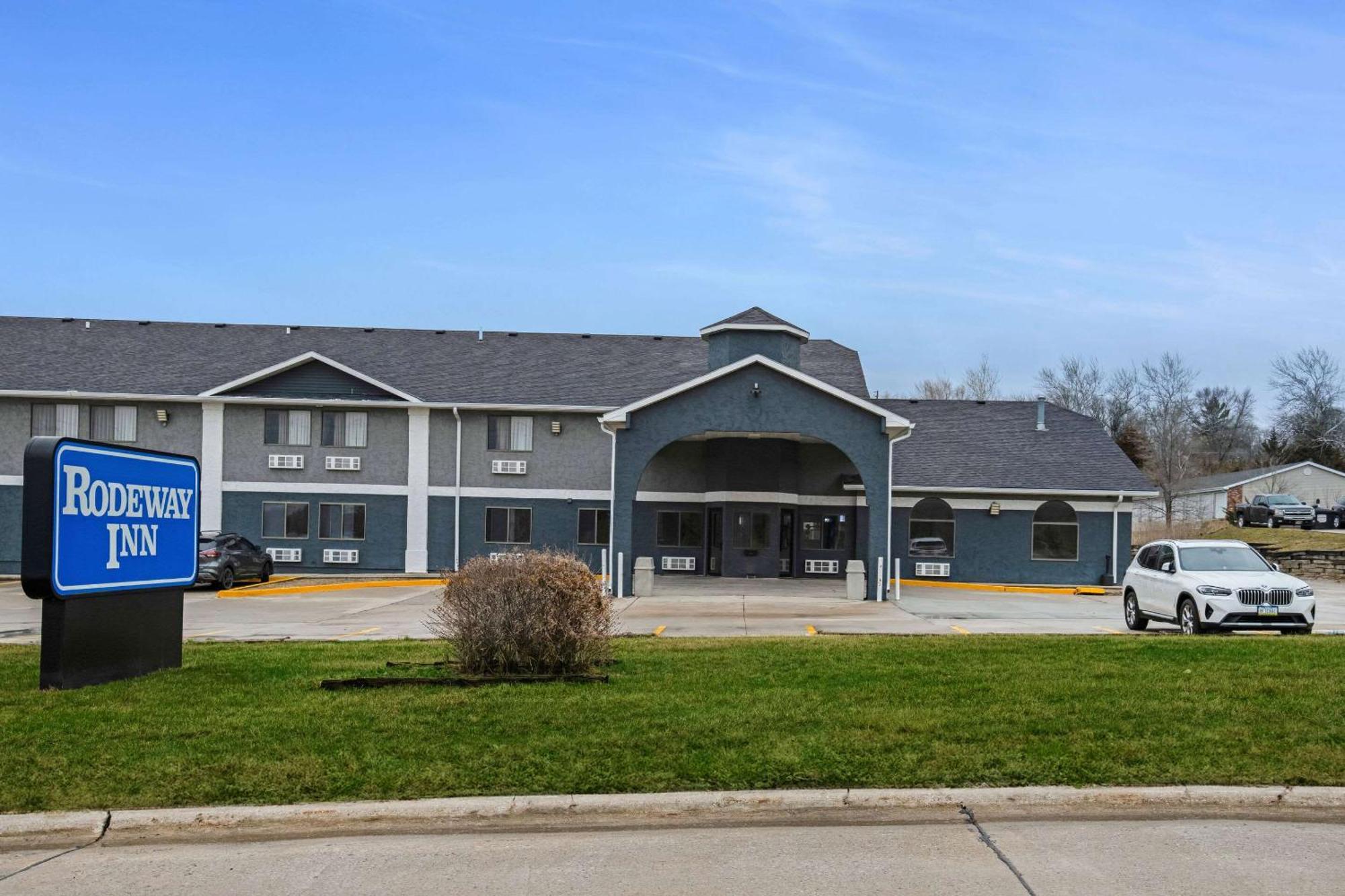 Rodeway Inn Red Oak Экстерьер фото
